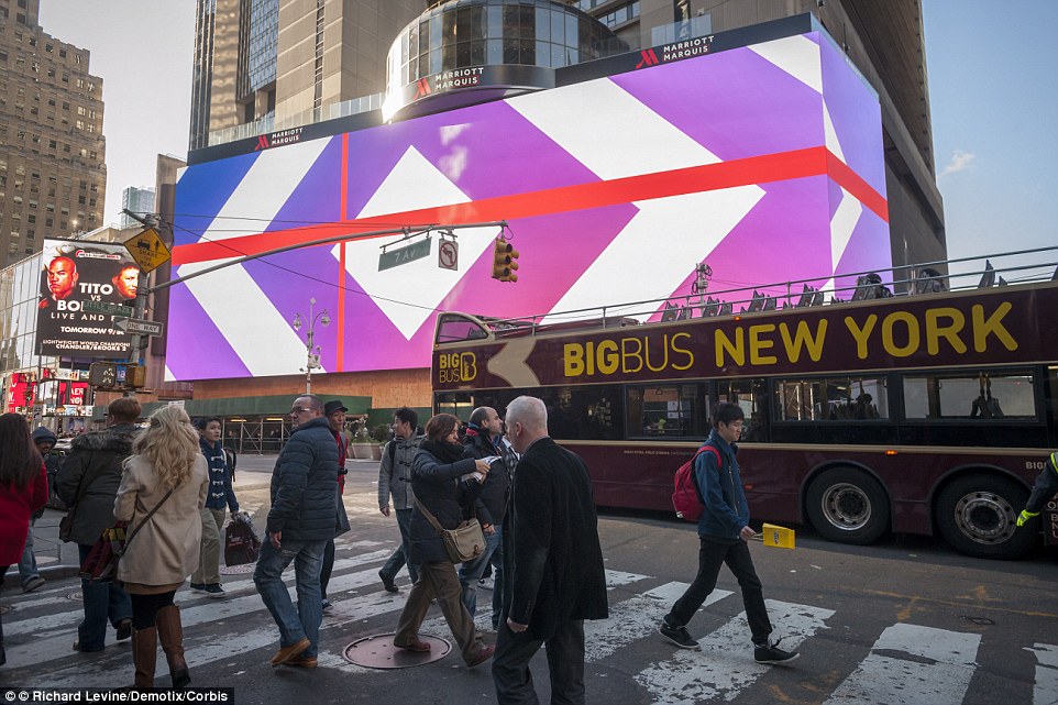 The_giant_LED_screen-time-square.jpg
