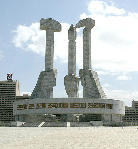 54caf85f64ec0_north-korea-monument.jpg