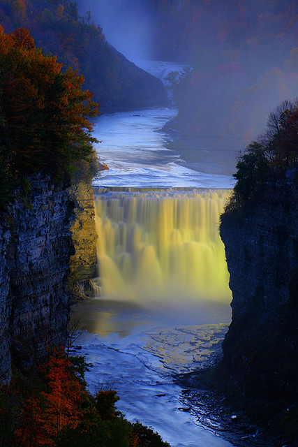 Letchworth State Parks middle falls on the Genesee River, New York.jpg