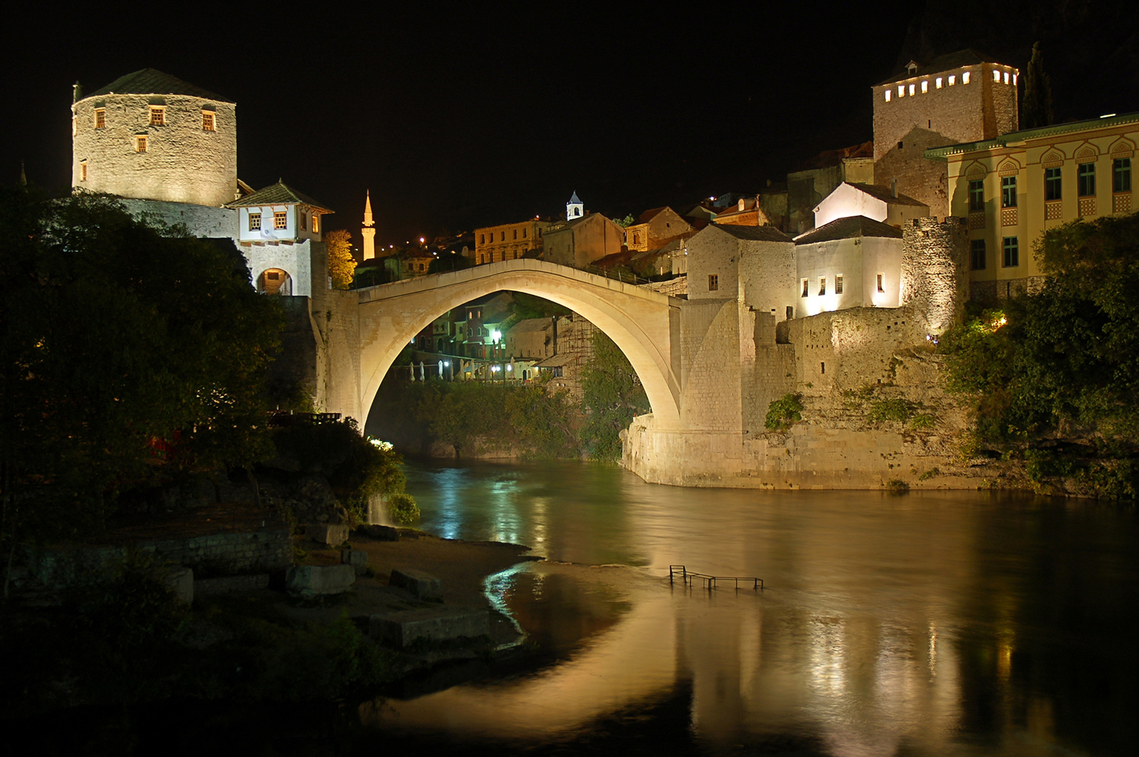 Mostar,_Stari_Most_at_night1.jpg