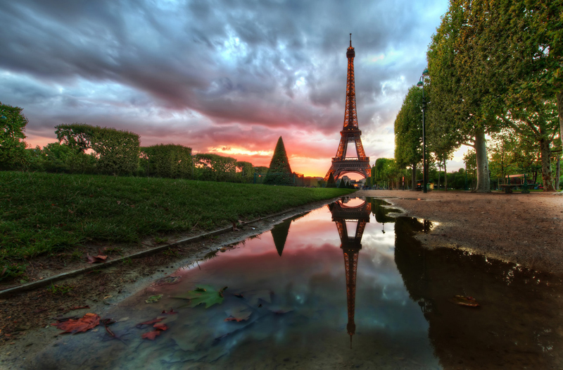 The last photo of the Eiffel Tower-X2.jpg