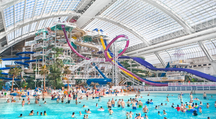 West-Edmonton-Mall-Water-Park_2_resize.jpg