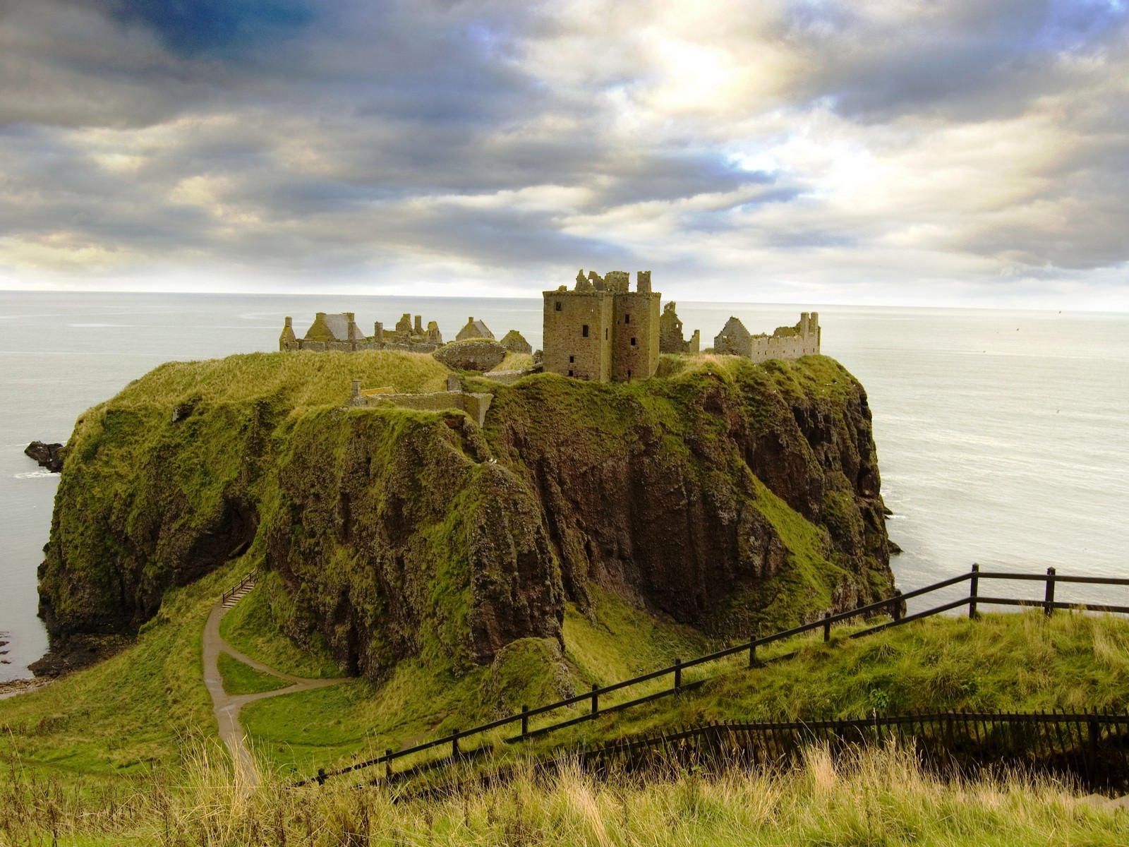 dunnottar_castle_aberdeen_scotland.jpg