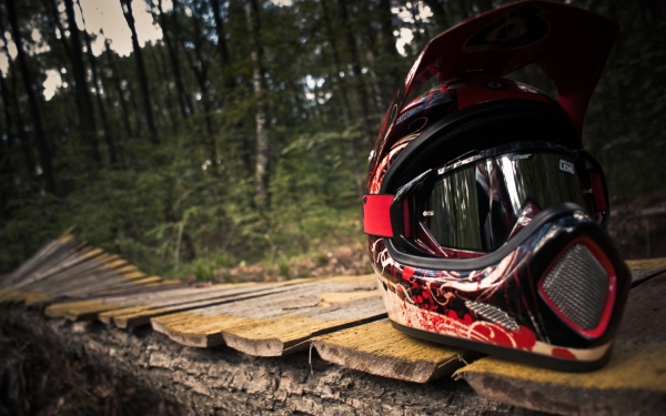 motocross-helmet_1920x1200.jpg