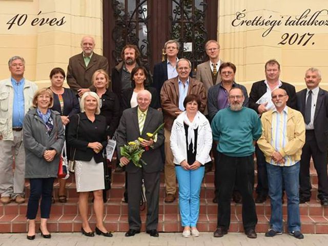 Mari László tanár úr 40 éves érettségi találkozója a gimnáziumban. Osztályfőnök: Dr. Bárdos József. #ajrg #gimiblog #osztálytalálkozó