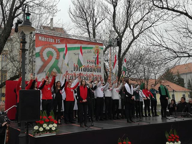 A március 15-i műsor záró pillanata #ajrg #gimiblog #1848 #március15 #ünnepség #városiünnepség #nagykőrös