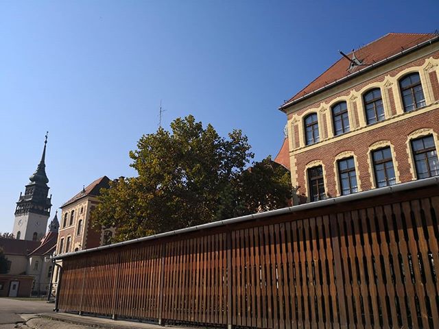 Októberi nyár, tiszta kék ég #nagykőrös #ajrg #gimi #gimnázium #október