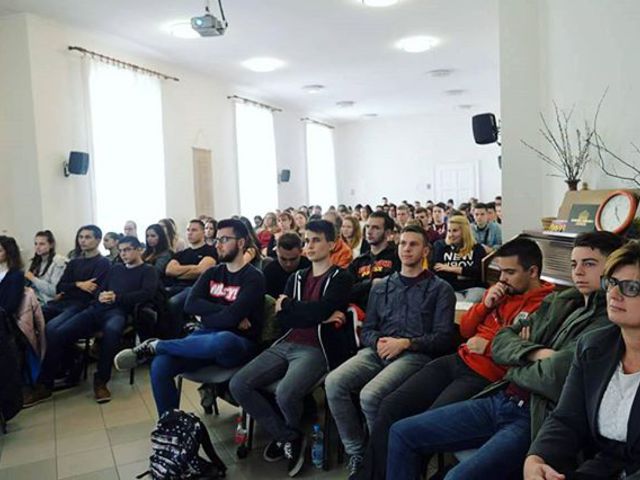 Végzős évfolyam a pályaorientációs napon a Gyülekezeti Házban #ajrg #gimiblog #pályaorientáció #előadás