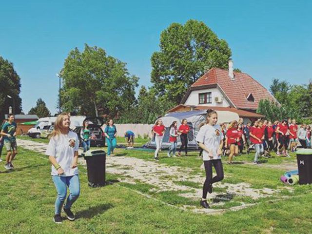 Gólyatánc próba
#kécskeipallérozó 
#zoldek #pirosak