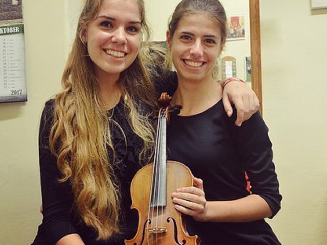 Friss interjú a blogon! @csereianna és @alexa82008, valamint a hegedű #ajrg #gimiblog #zeneiskola #zenesuli #hegedű #violin #zene #music