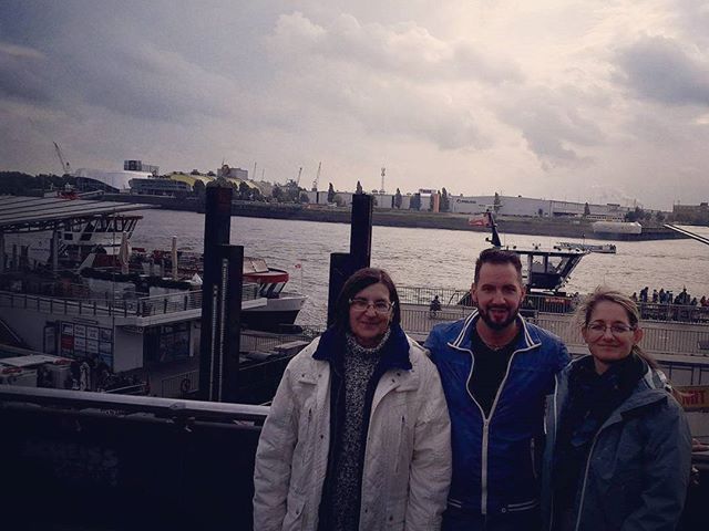 Tegnap Hamburgban járt az espelkampi küldöttségünk. A tanár kísérők: Zsuzsa néni, Peti bácsi, Zita néni üdvözletüket küldik. #ajrg #gimiblog #hamburg #németország #utazás #tanárok @peterecsedi