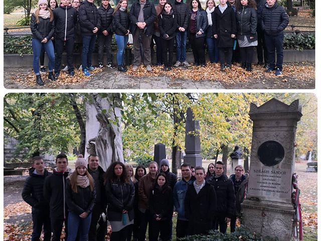 Megkoszorúztuk Arany János és pályatársa, Szilágyi Sándor sírját a Fiumei úti sírkertben #ajrg #aranyjános #szilágyisándor #budapest #sír #koszorú #gimisek @shabagram