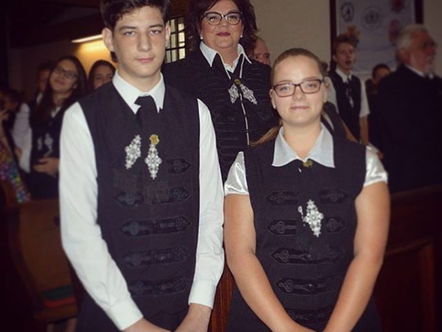 A Sarkady-díj idei kitüntetettjei: Végh Erzsébet 12.c és Szűrös Szabolcs 8.a osztályos tanulók #ajrg #gimiblog #templom #évnyitó #díj