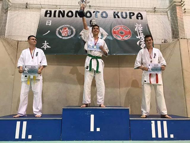 November 10-én Budapesten rendezték meg az V. Hinomoto-IBK nemzetközi Kyokushin knock down karate versenyt. Ifjúsági kategóriában Ormai Márton (10.d) III. helyen végzett. Gratulálunk @martonormai! #ajrg #gimis #karate #harmadik #junior