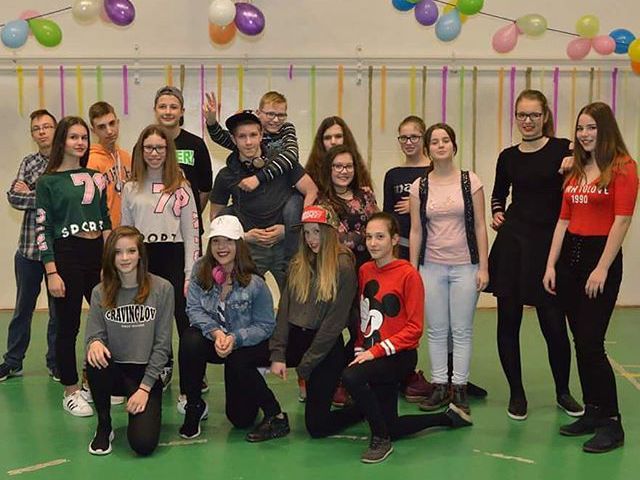 A 7.a-sok DJ-párbaja megmozgatta az összes nézőt, közönségsikerüket különdíj is koronázta a Farsangi délutánon #ajrg #gimiblog #farsang #február