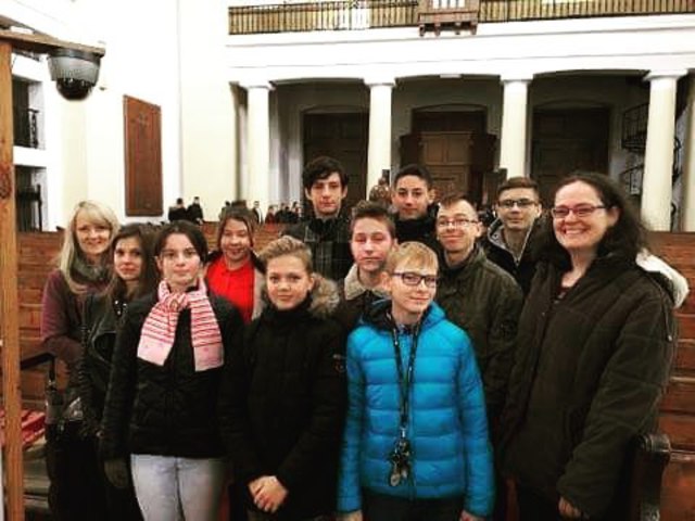 Ma a ceglédi Református Nagytemplomban a Foucault-inga működését figyelhette meg tíz gimis diák. #ajrg #gimiblog #fizika #foucault #cegléd #templom #kísérlet