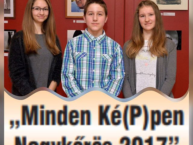 Gimisek a fotopályázat kiállításmegnyitóján: @jakab.dorottya, Farkas Ferenc, @nikitaszabo #ajrg #gimiblog #gimisek #fotopályázat #nagykőrös #diákok