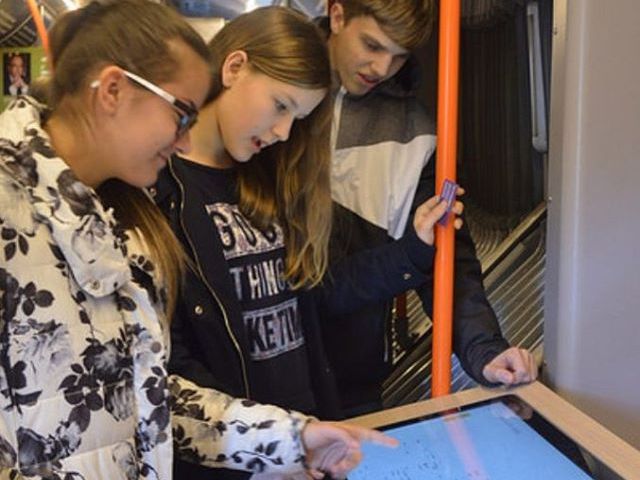 9.b-sek a Menő Reformáció buszon #ajrg #gimiblog #ref500 #reformáció #nagykőrös #kiállítás