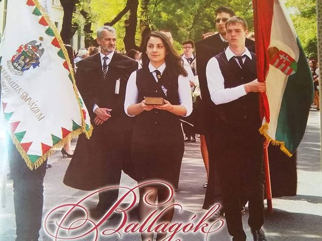 Megjelent az idei Ballagók évkönyve @kocsisluca @szabo6533 @sipospeteristvan #ajrg #gimisek #ballagás