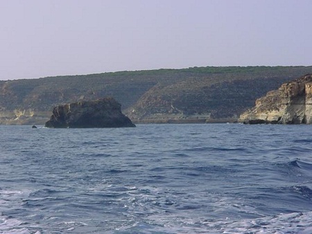 Lampedusa_coast_line.jpg