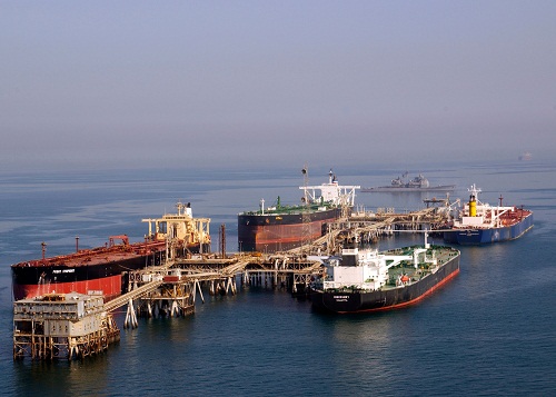 Tankers_at_the_Iraqi_Al_Basra_Oil_Terminal_in_the_Northern_Arabian_Gulf.jpg