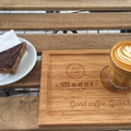 Madal Café - Cortado és isler a teraszon