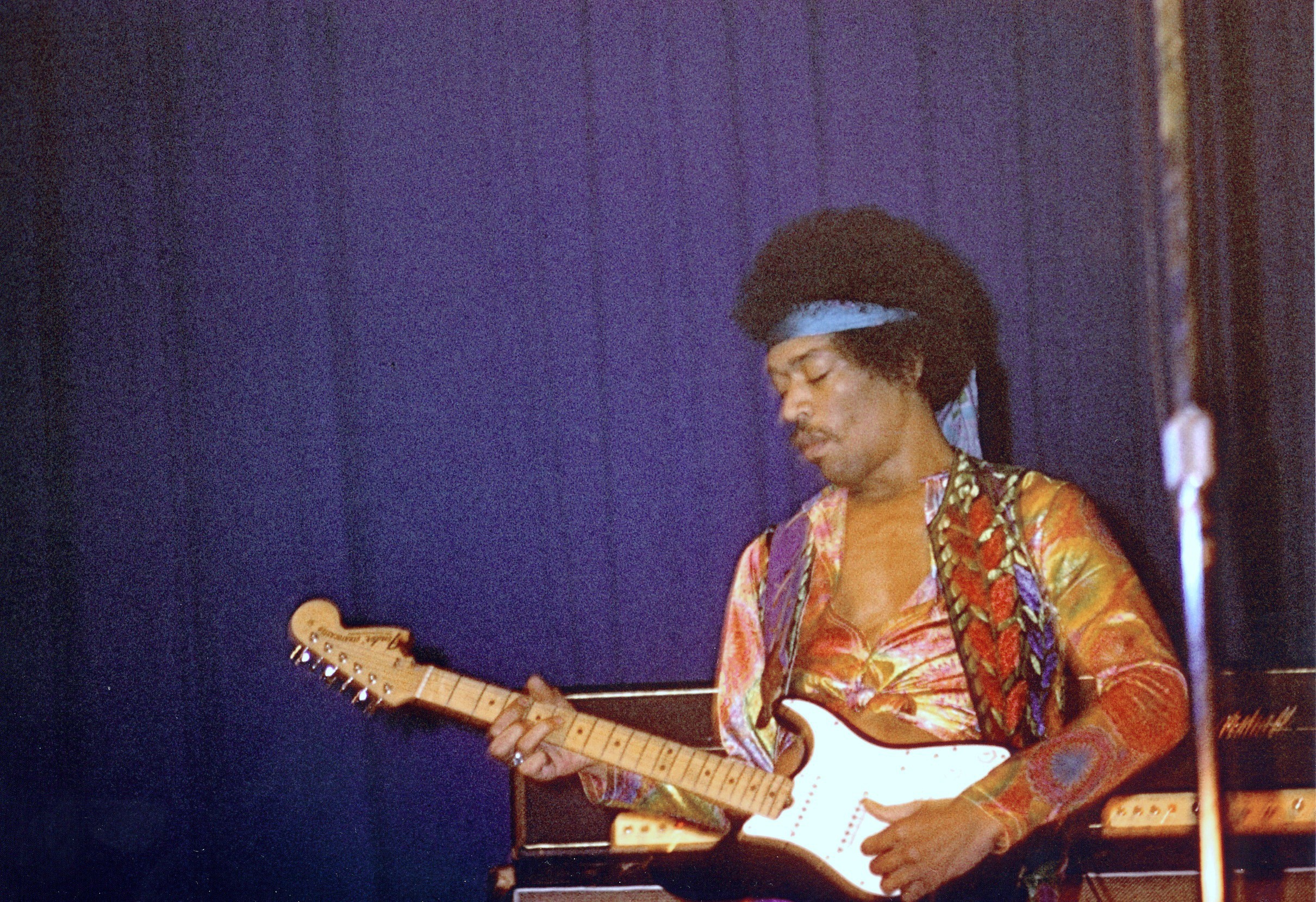 Miért volt Jimi Hendrix minden idők legbefolyásosabb gitárosa?