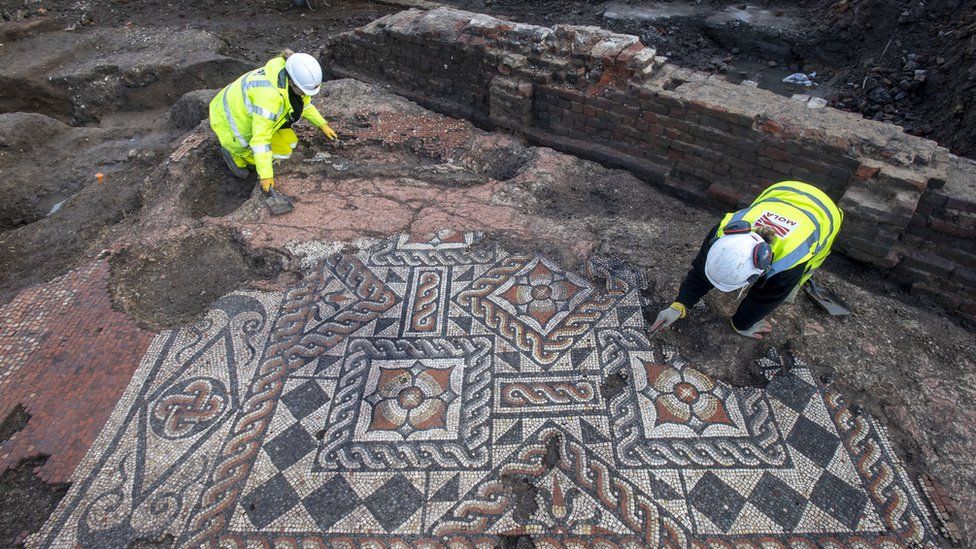 Hatalmas római mozaikot találtak London szívében