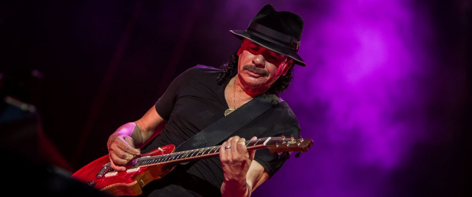 gty_carlos_santana_cf_160602_31x13_1600.jpg