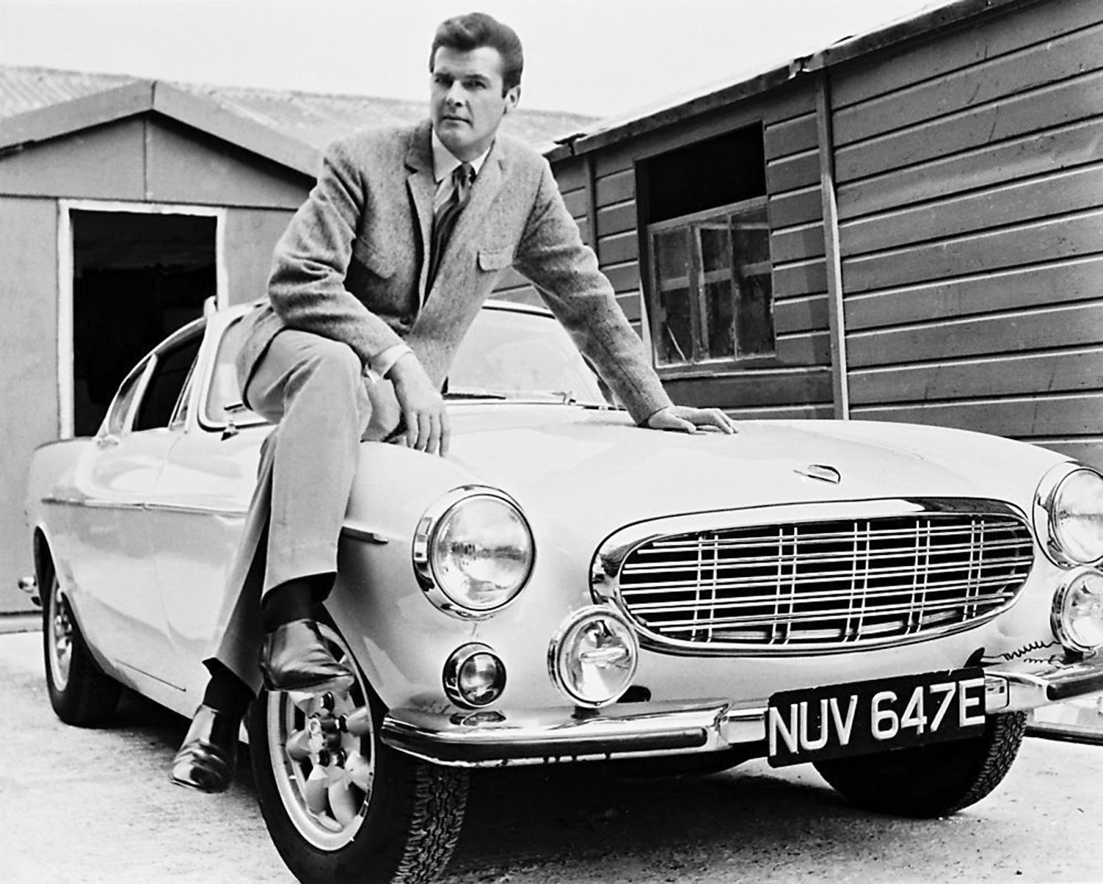 roger_moore_with_saint_volvo_nuv_647e.jpg