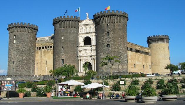 naples-castel_nuovo.jpg