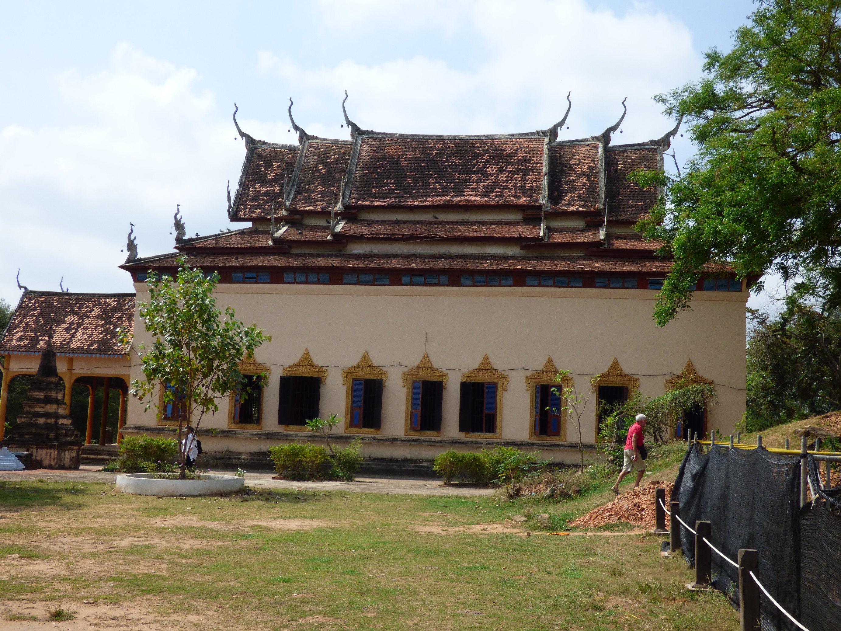 A modern Roka Pagoda épülete.