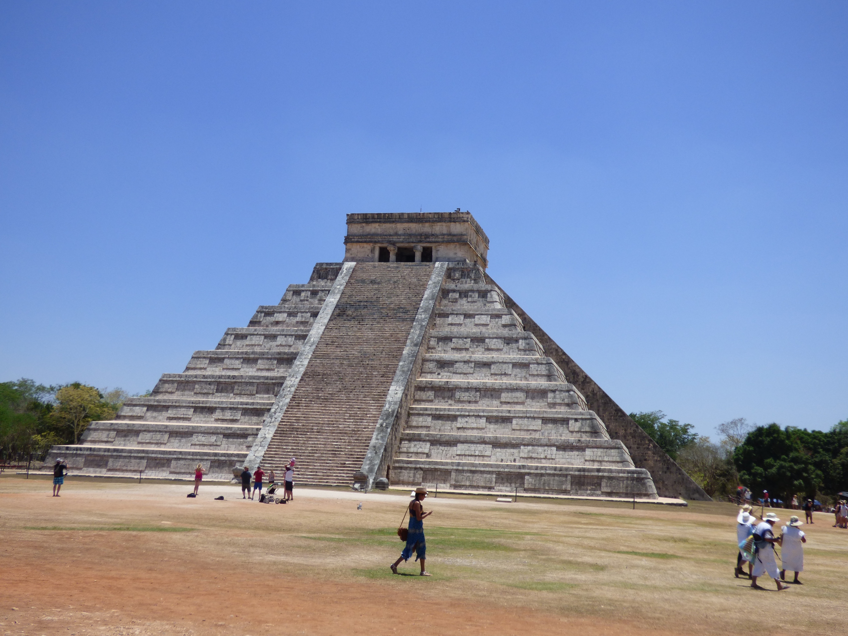 Kukulkán piramis, ami a tollas kígyóisten tiszteletére épült.