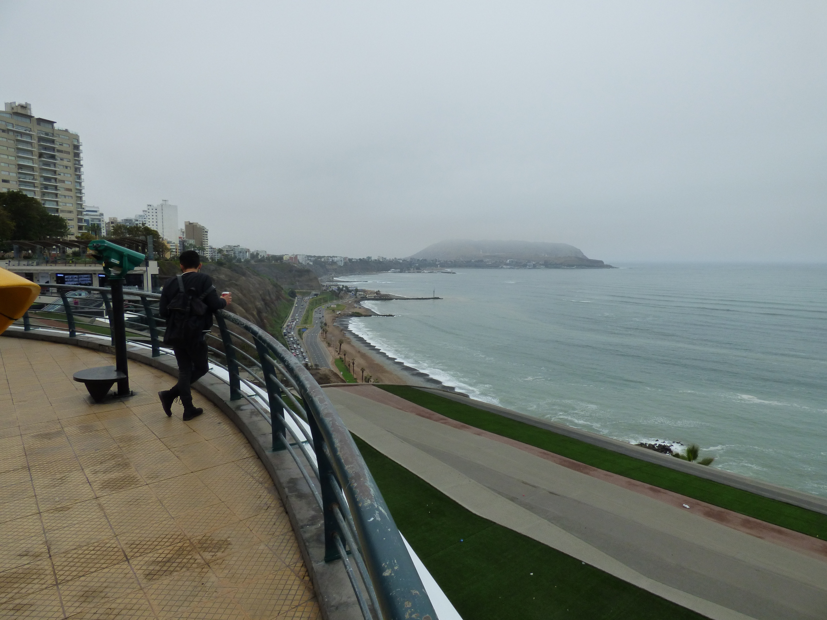 A szürke, sötét idő a jellemzi Lima időjárását ebben az évszakban.