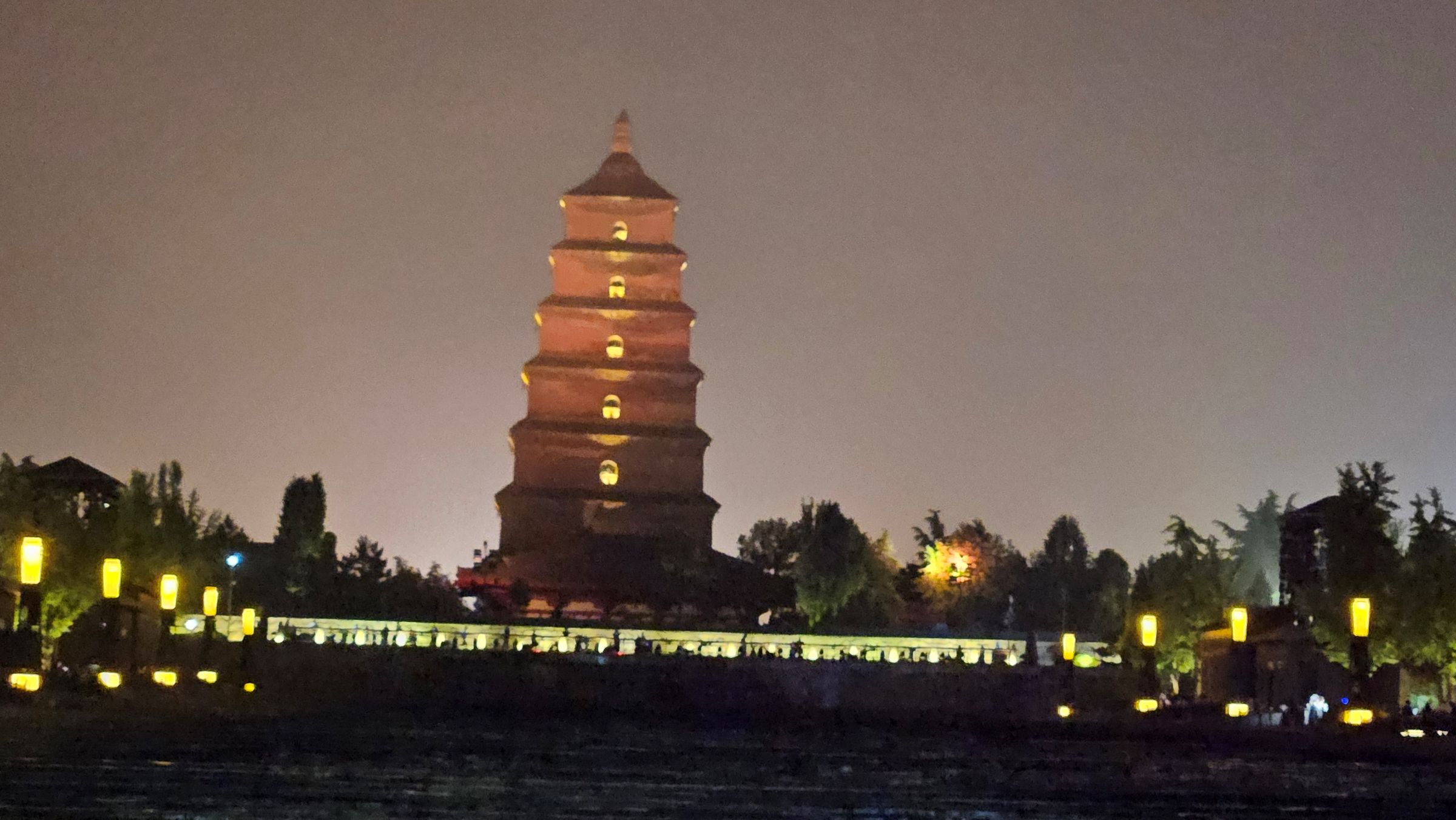 A Nagylúd pagoda esti kivilágításban.