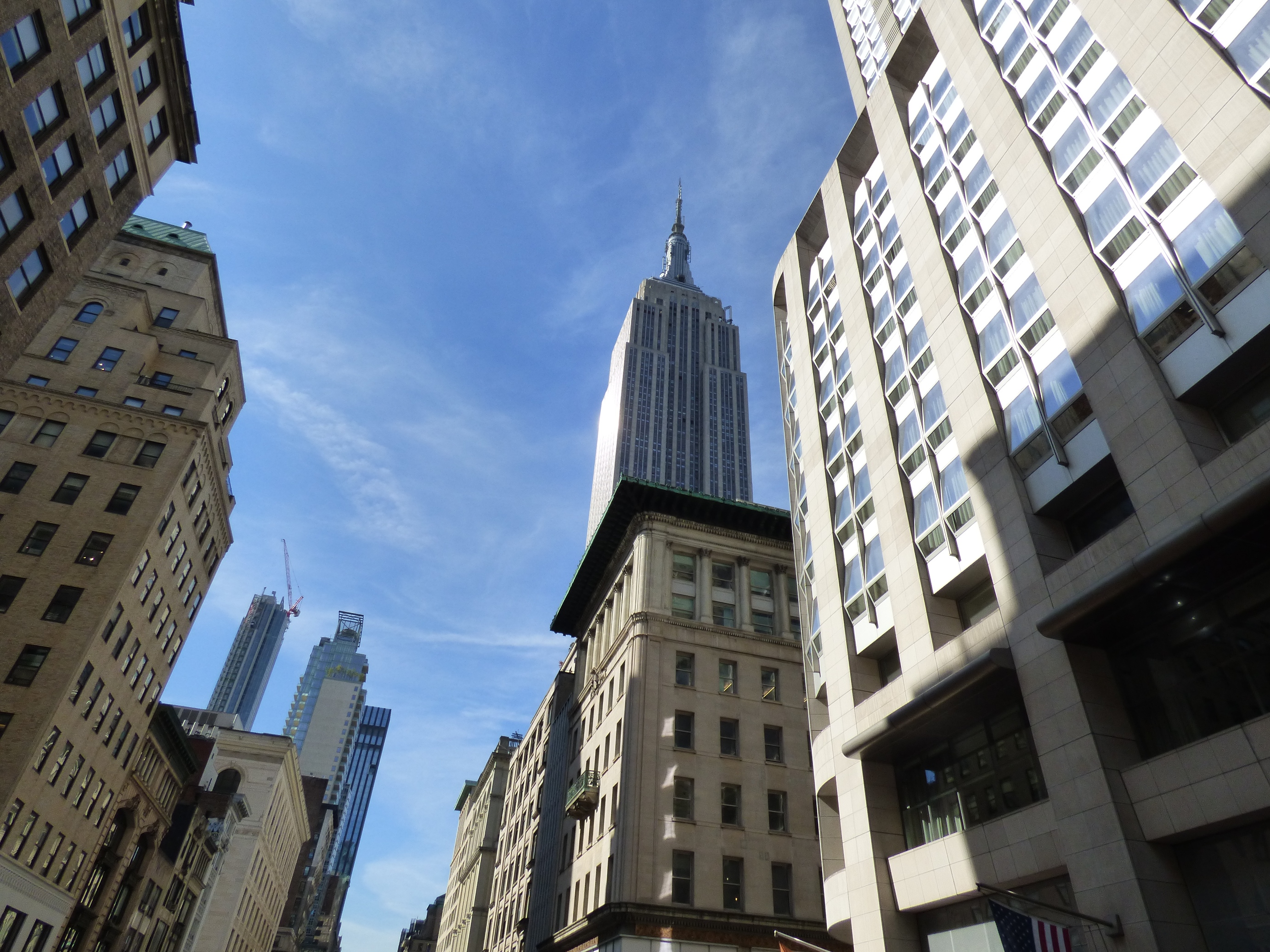 Az Empire State Building New York város 102 emeletes, 381 méter magas épülete és egyik jelképe. A kilátás mellett a remek múzeumártis érdemes megnézni. A szó szoros értelmében részese lehetsz az építési folyamatnak.