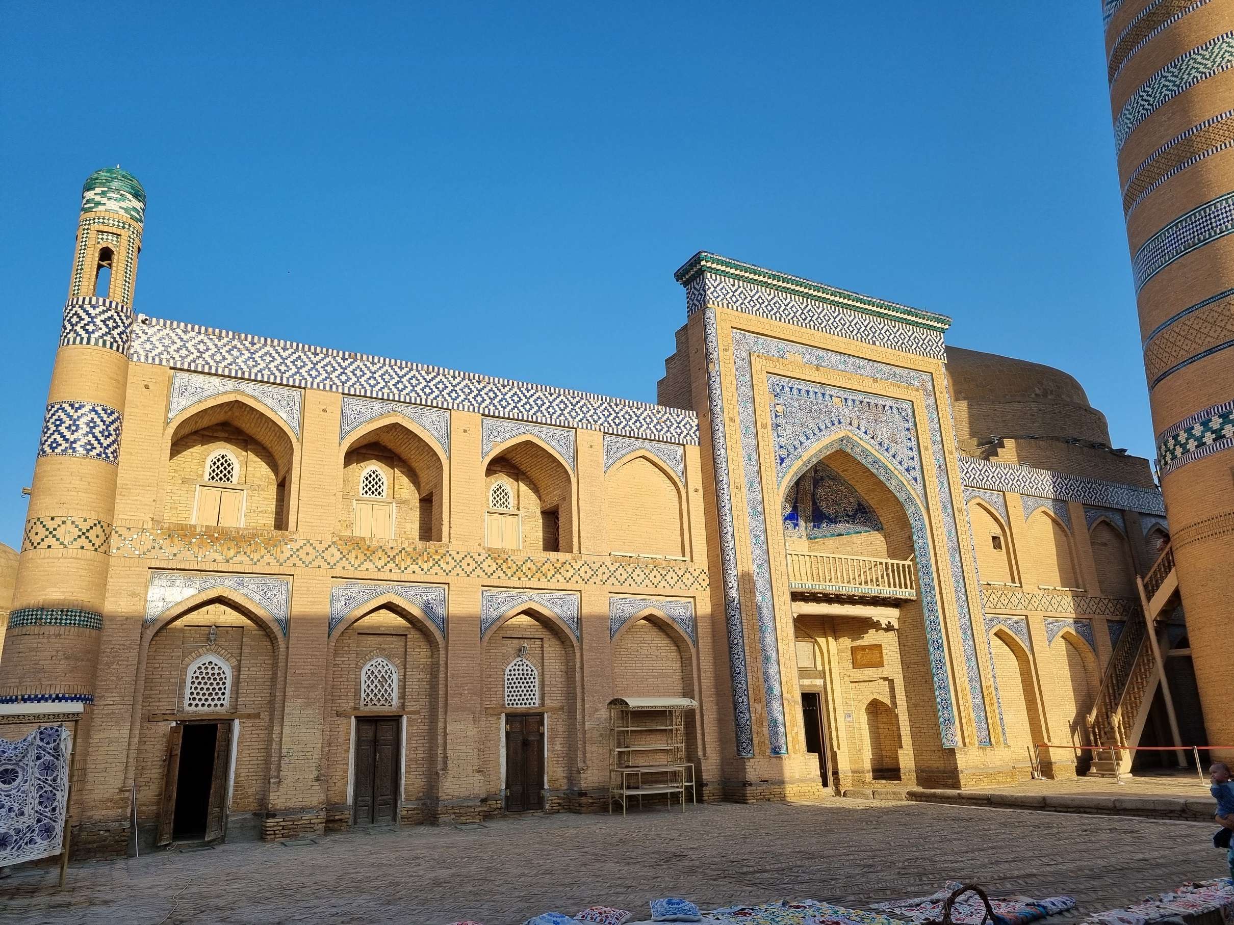 A Khoja mecset bejárata.