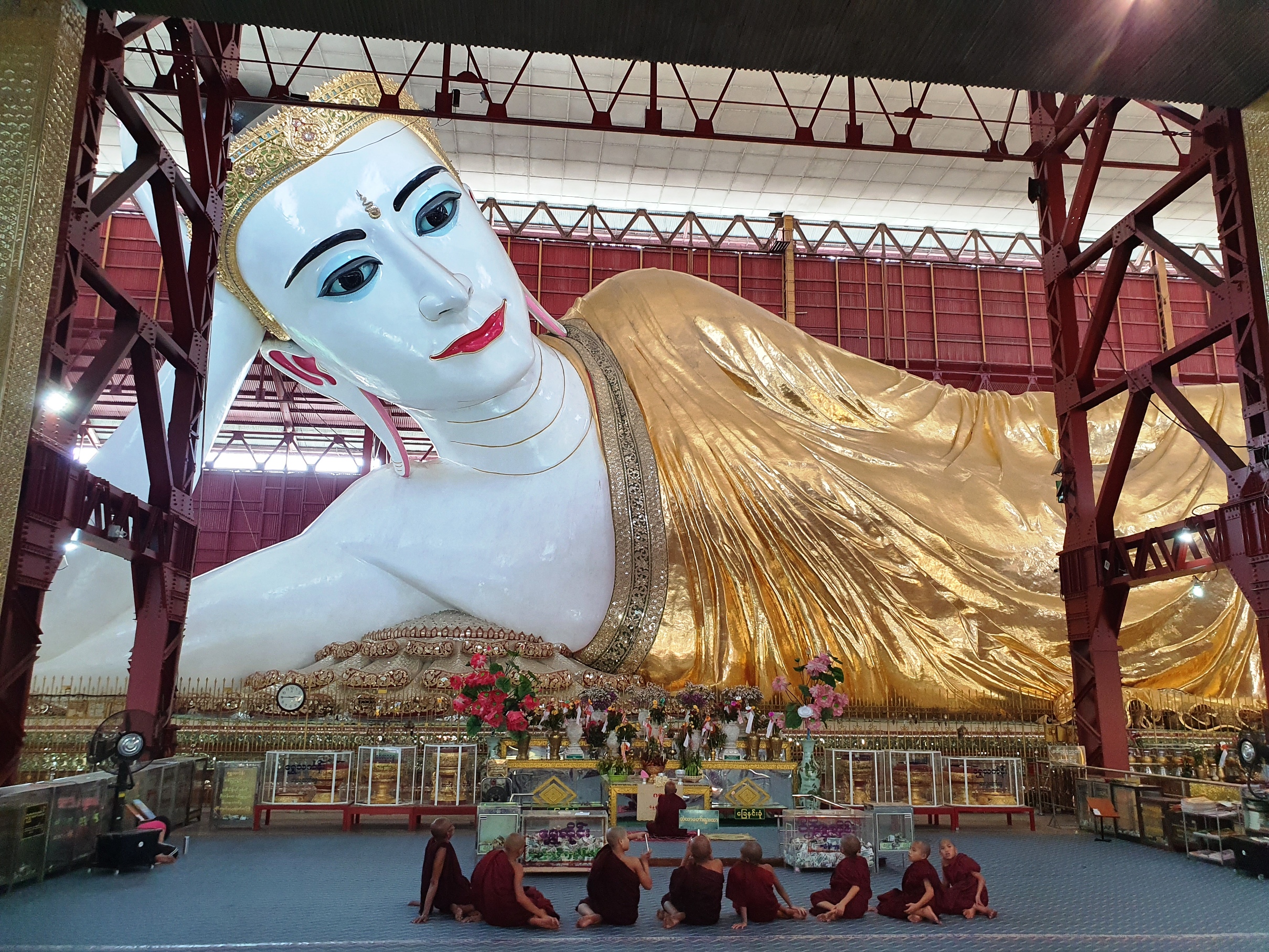 yangon_fekvo_buddha.jpg