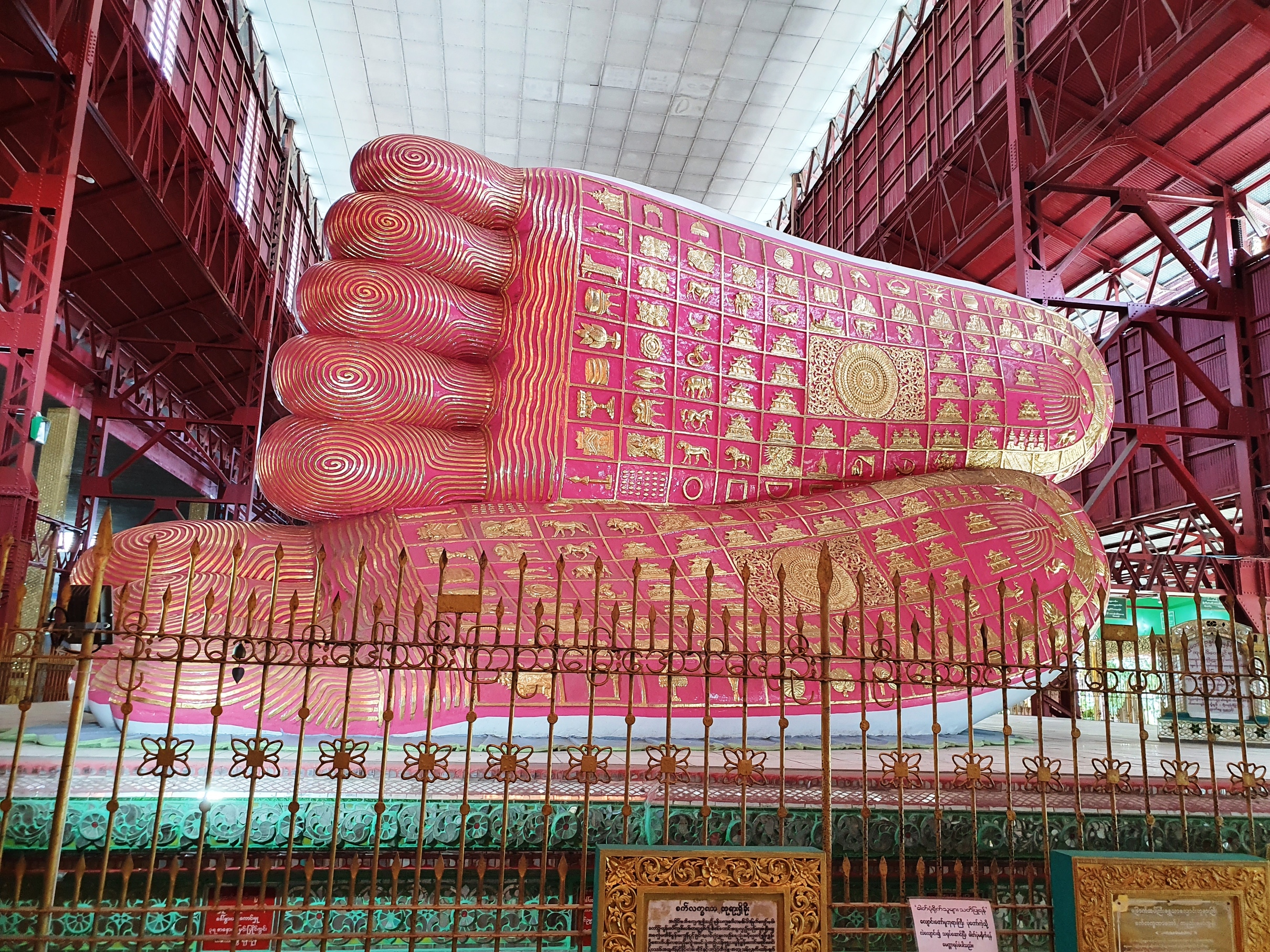 yangon_fekvo_buddha1.jpg