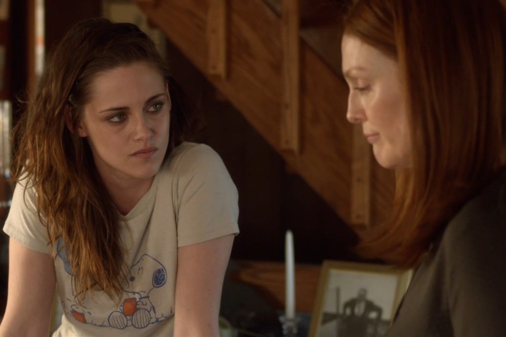 still-alice-kristen-stewart-julianne-moore-talking.jpg