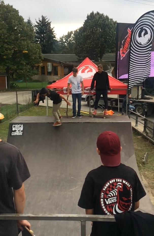 Szóláth Szebi is ment pár kört a félcsőben, majd megnyerte a WakePark dönőt. Gratulálunk!