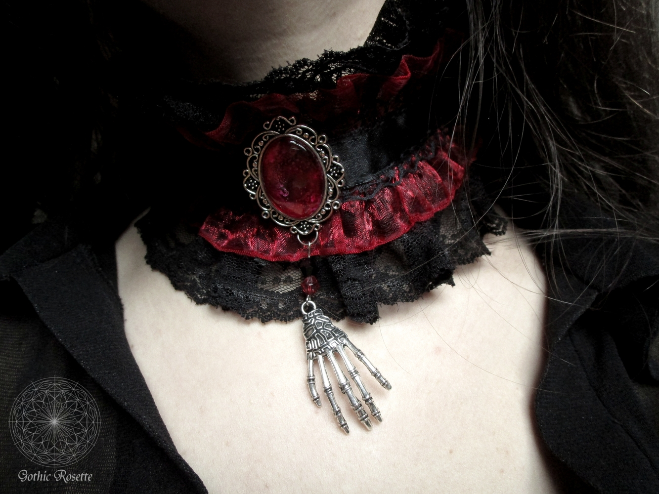 vampirequeenchoker2.jpg