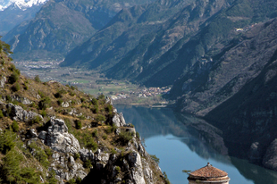 Lago  d'Idro, a hétfejű sárkány tava