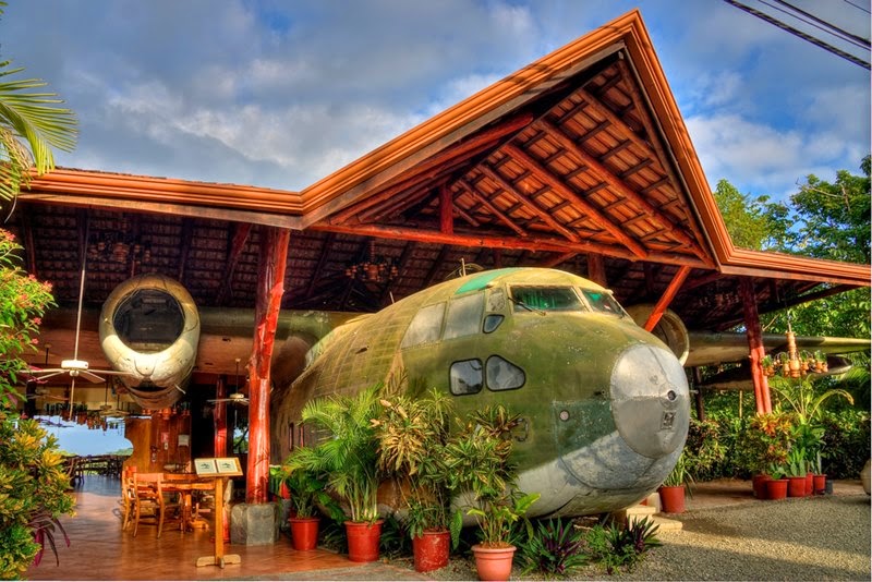 el_avion_restaurant_old_cargo_plane_in_costa_rica_ritebook_in_001.jpg