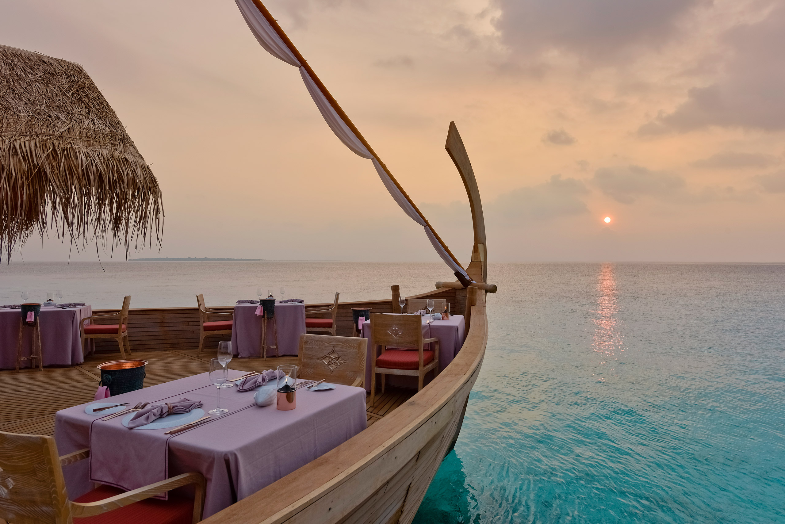 milaidhoo_maldives_dining_batheli_restaurant_4.jpg