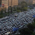 Szmogstop Kínában: 5 millió öreg autót von ki a kormány a forgalomból