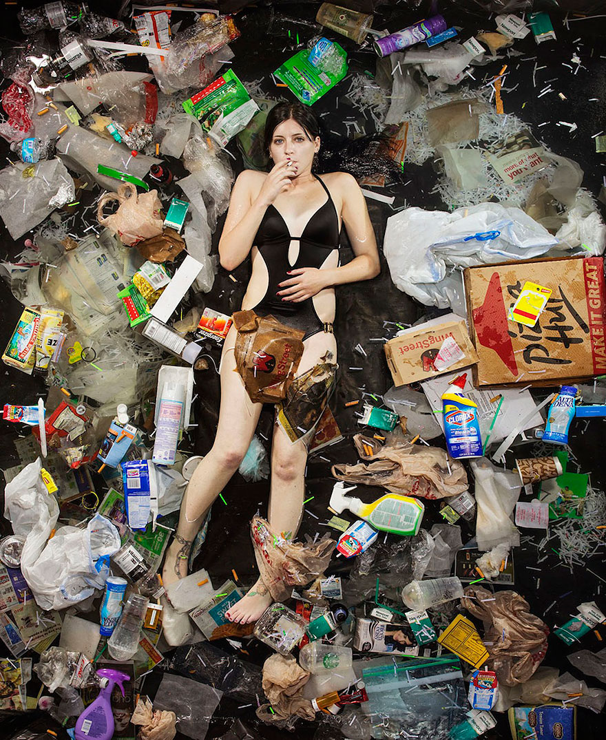 7-days-of-garbage-environmental-photography-gregg-segal-11.jpg