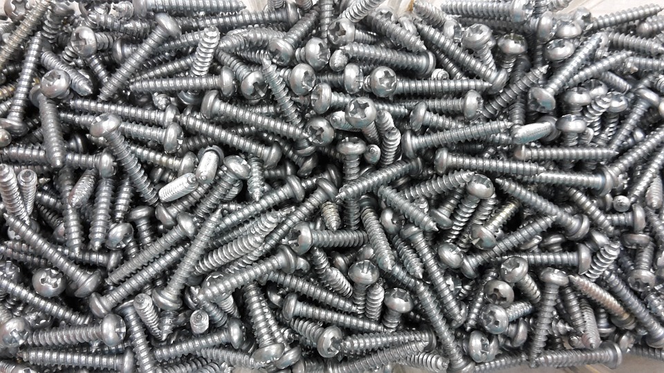 metal-cross-screw-hardware-store-craft-screw-1052508.jpg