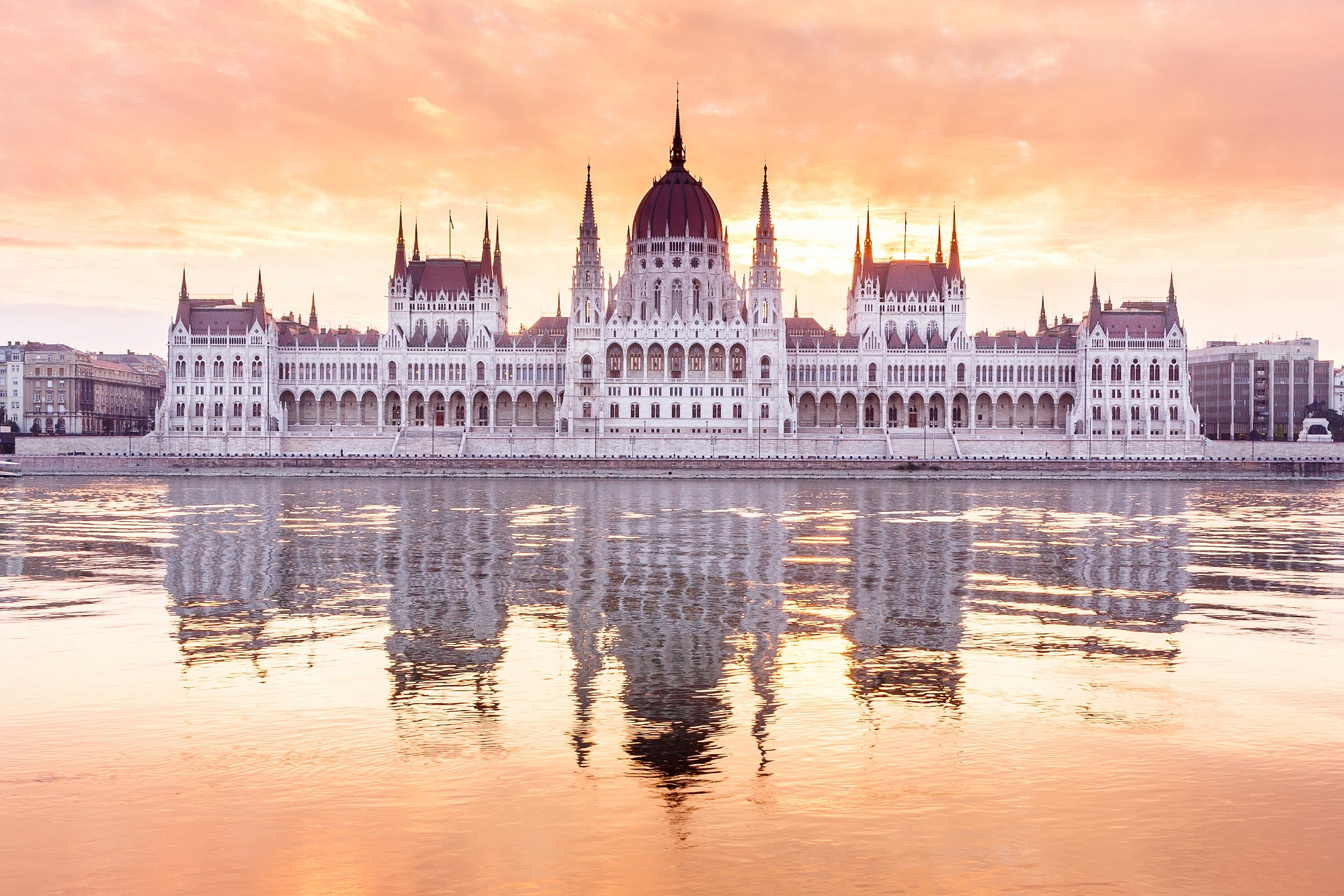 budapest-parlament-2324454430.jpg