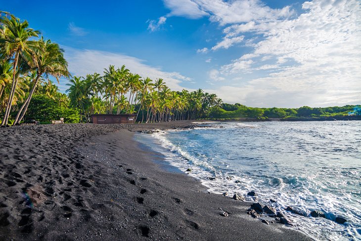 hawaii-in-pictures-beautiful-places-to-photograph-punaluu-beach.jpg